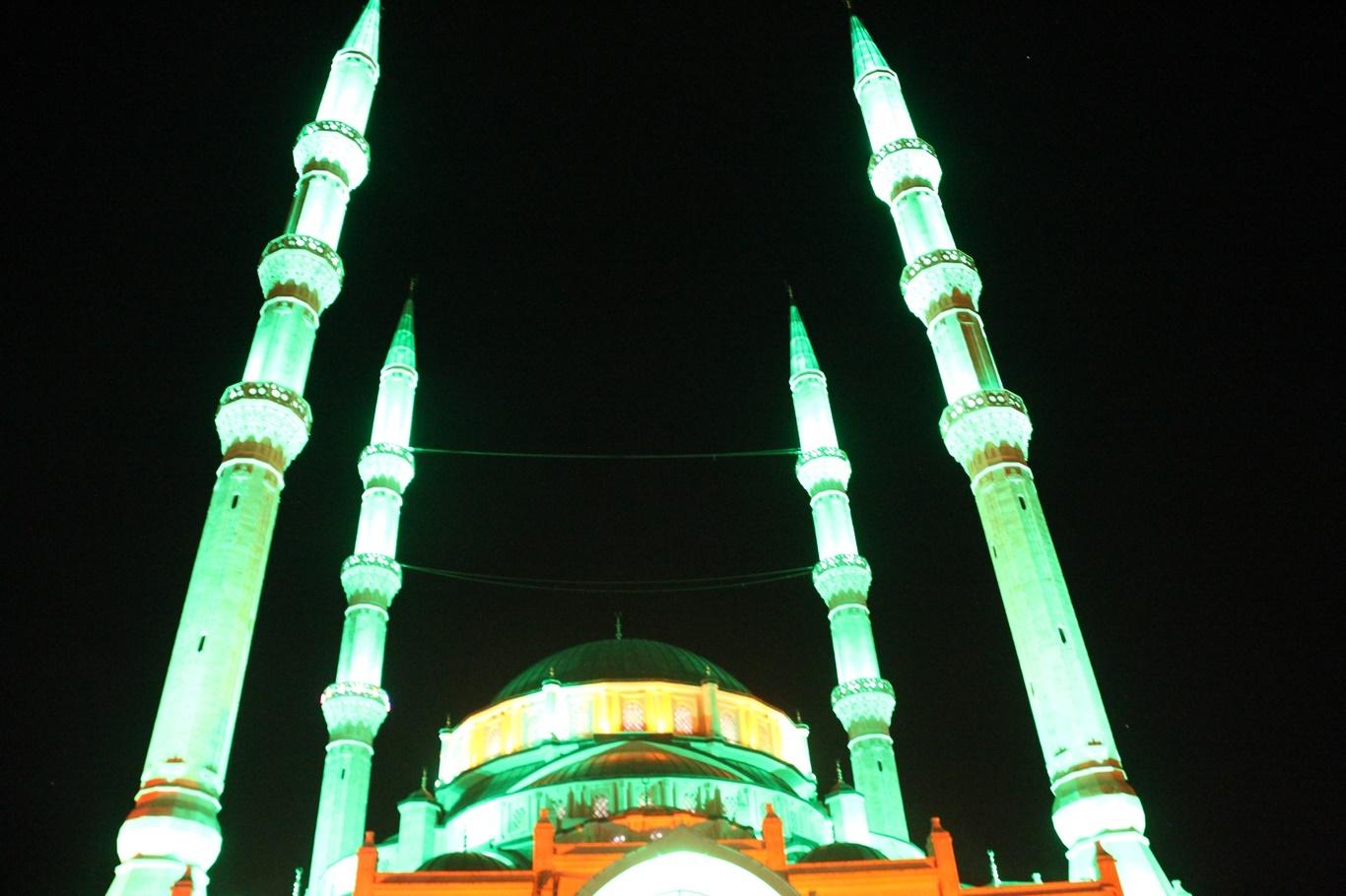 "Müslüman bir toplumda aileyi zayıflatacak hususlardan kaçınmalıyız"